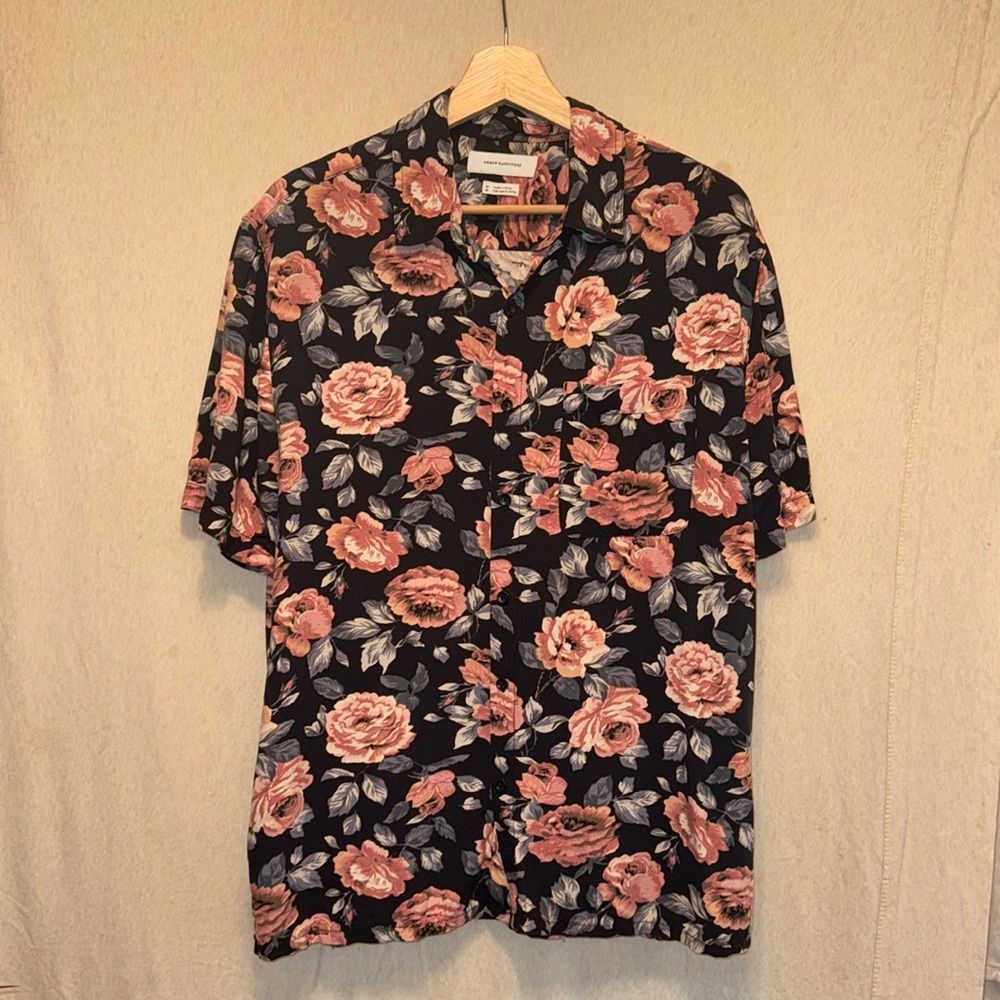 Urban Outfitters Floral Print Shirt size MEDIUM